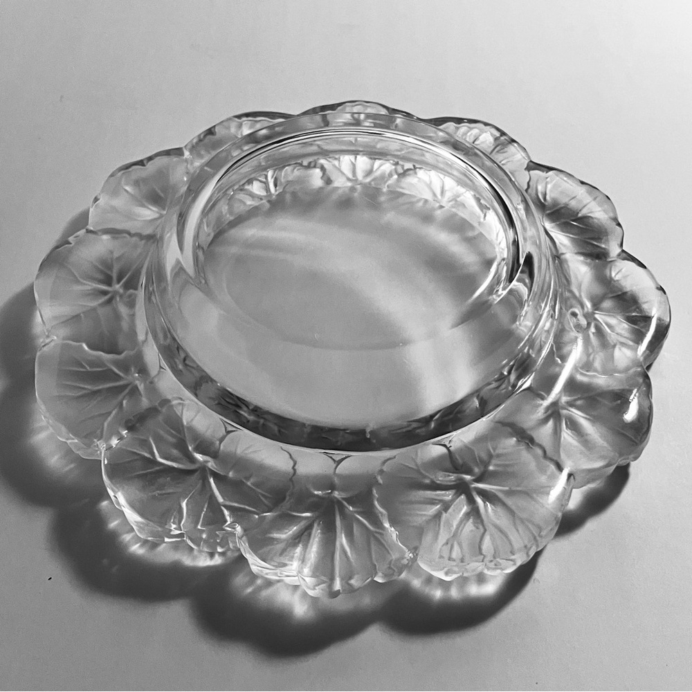 LALIQUE 8.5 Inch HONFLEUR BOWL / Some Scratches / FINE FRENCH CRYSTAL / Geranium - Picture 7 of 11